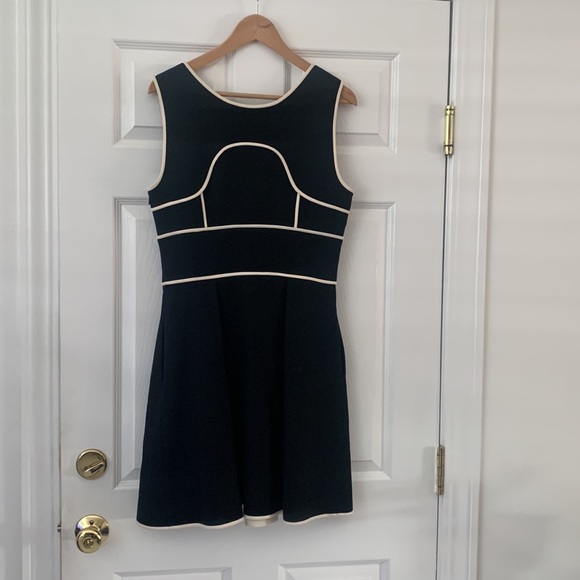 Versace Wool Knee-Length Dress with Cream Piping Detail - Picture 5 of 6